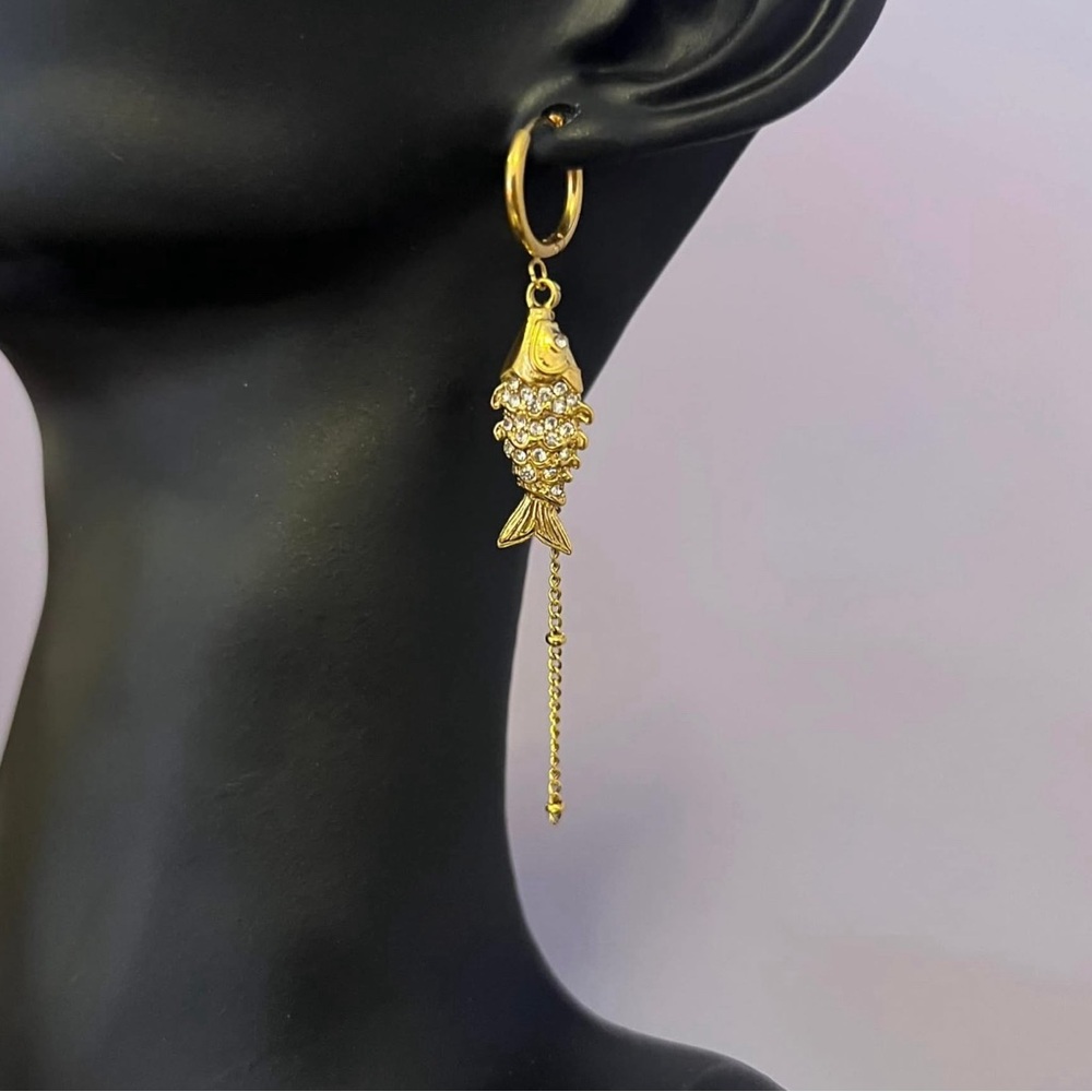 18k Gold “Caught Fish” Ear Huggies 🎣 - Picture 2 of 2